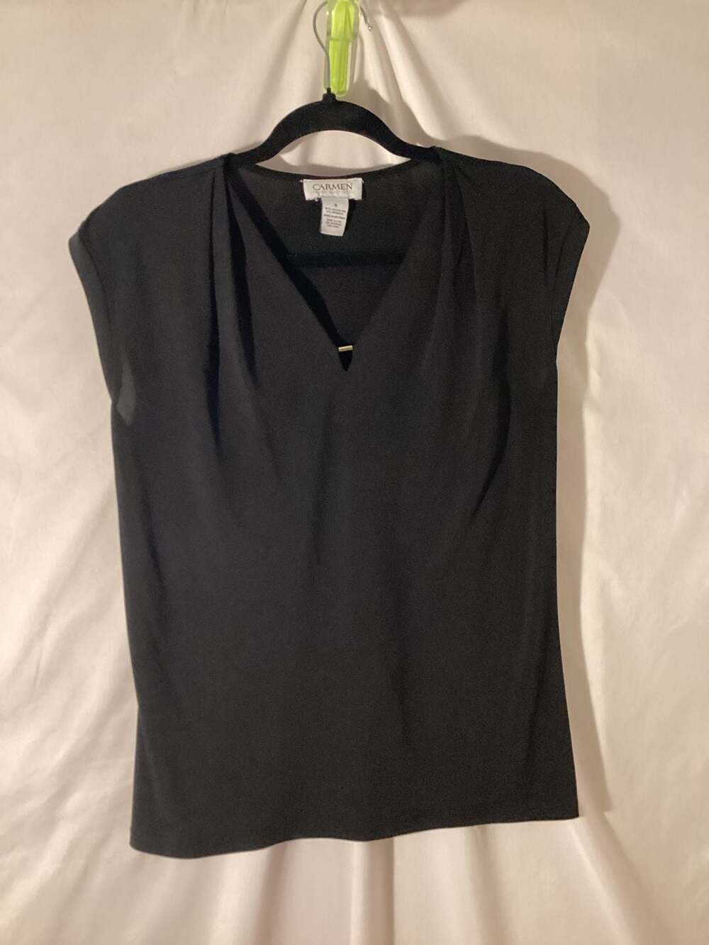 Carmen Marc Valvo Black V-Neck Cap Sleeve Shell Top